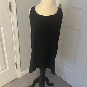 This is a Lululemon tank top in a size large.